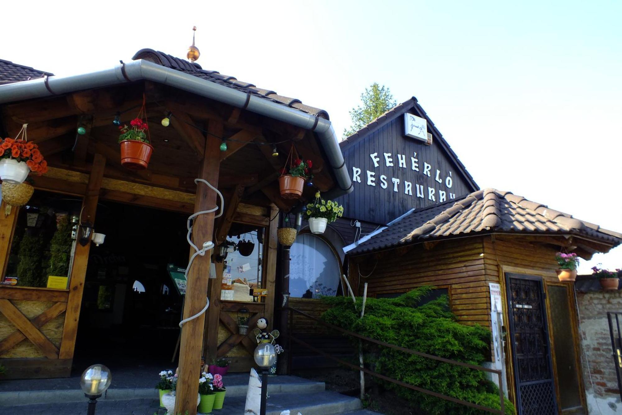 Feherlo Vendeghaz & Restaurant Buk Exterior photo